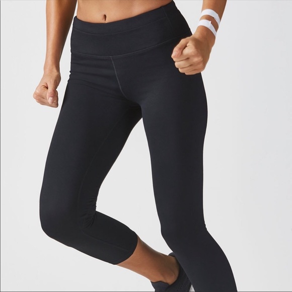 Black Powerlite Capri Leggings 